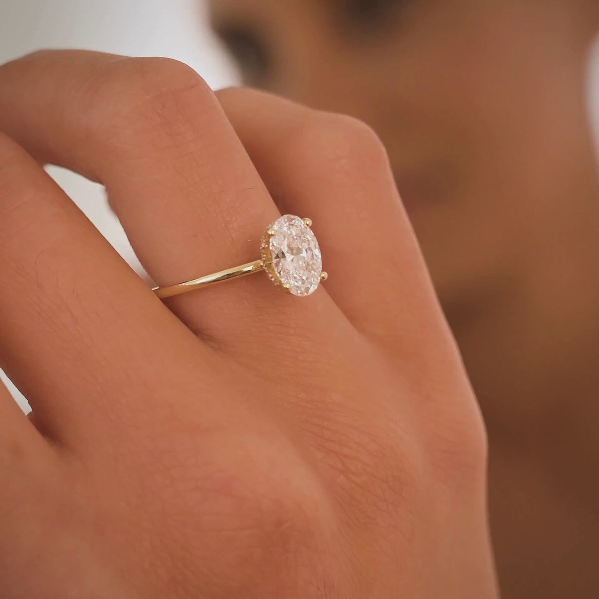 Bague De Fiançailles Halo Diamant Simulé Ovale 3 Carats Or Jaune 14k - Personnalisable, Faite Main
