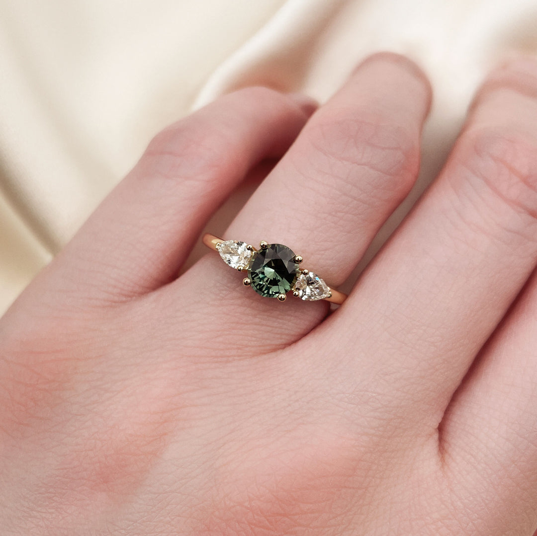 Bague De Fiançailles Saphir Bleu Ovale Et Diamants Simulés - Argent Sterling Plaqué Or Blanc 14K